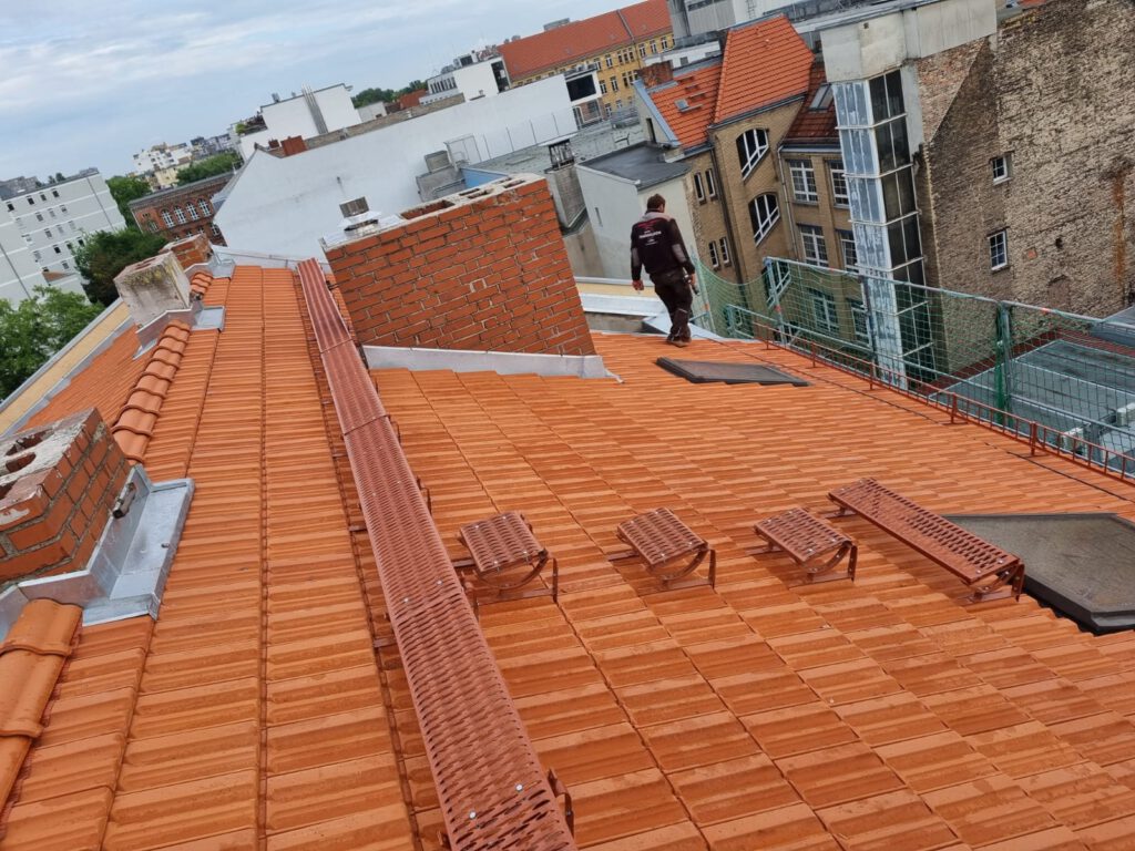 Dachdecker-Stefan-Dachsanierung-Dachdecker-Berlin-Zimmererarbeiten-Dachdaemmung-Garagendach-Terrassenueberdachung-Flachdachsanierung-062